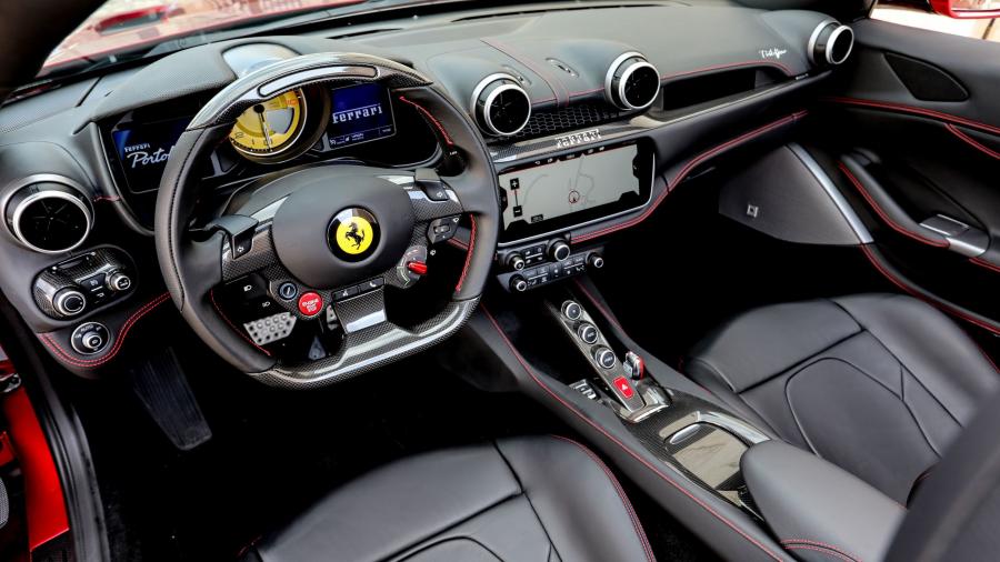 Интерьер Ferrari Portofino 2017 года  (фото 60 из 115)